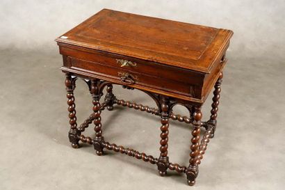 Table d’Appoint de Style Louis XIII.
Moulded...