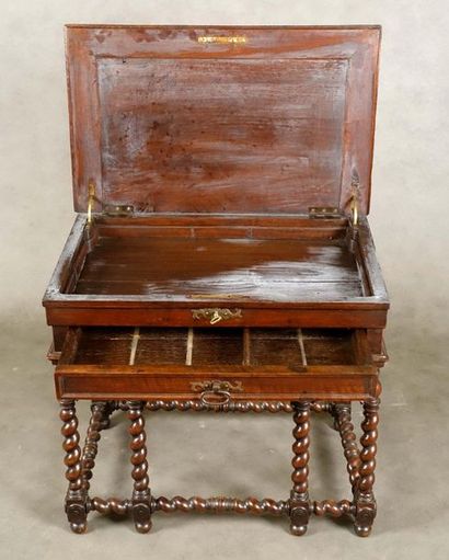 Table d’Appoint de Style Louis XIII.
Moulded...