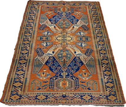 Tapis Soumak dit “Dragon“.
With large interlocking...