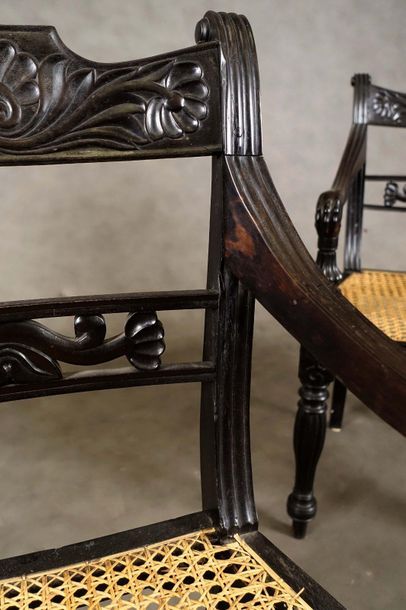 Paire de Fauteuils.
Backrests with openworked...
