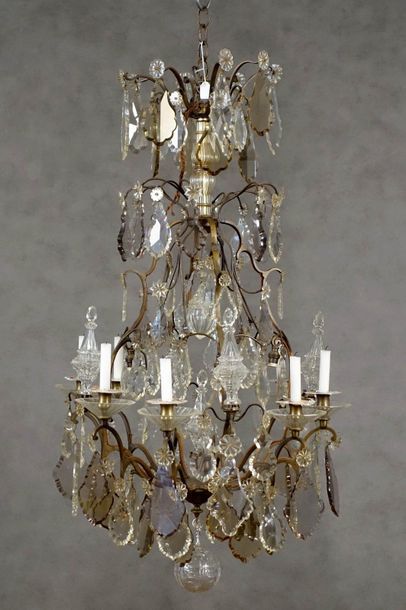 Lustre Cage de Style Louis XV.
Eclairant...