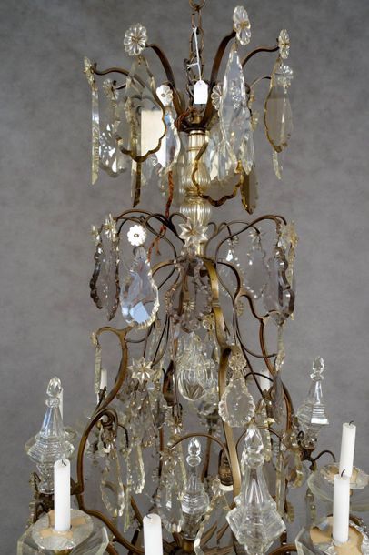 Lustre Cage de Style Louis XV.
Eclairant...