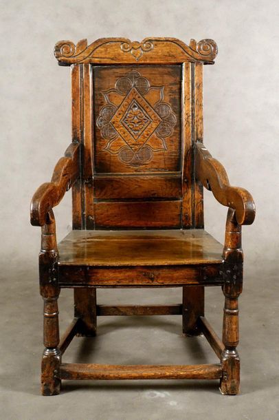 Fauteuil Charles II.
Dossier à ailerons spiralés....