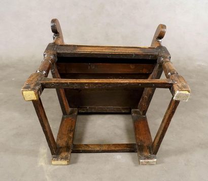 Fauteuil Charles II.
Dossier à ailerons spiralés....