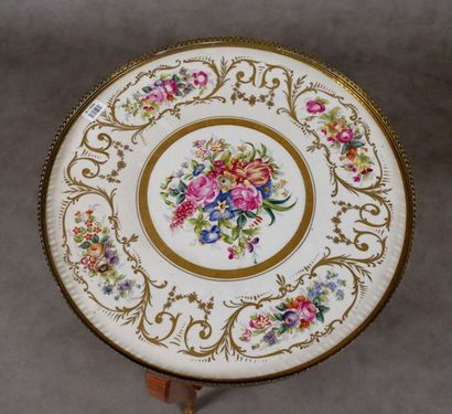 Table d’Appoint.
Plateau en porcelaine à...