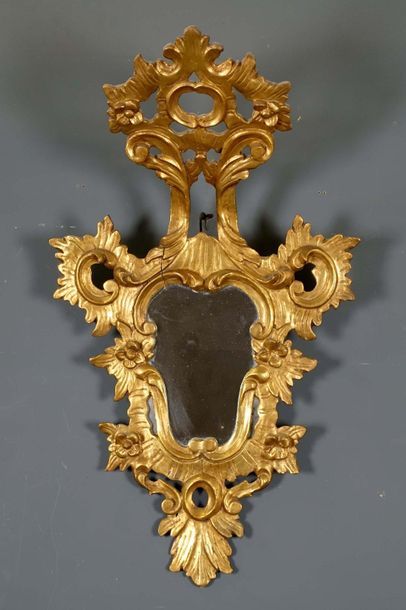 Miroir Rococo.
Encarement entièrement ajouré...