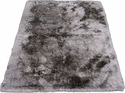 Tapis Shaggy.
Constitué de mèches de laine...
