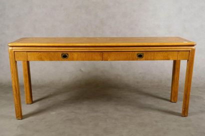 Console (par Drexel Heritage).
Longue ceinture...