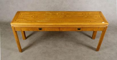 Console (par Drexel Heritage).
Longue ceinture...
