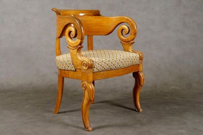 Fauteuil de Bureau.
Dossier incurvé et terminé...