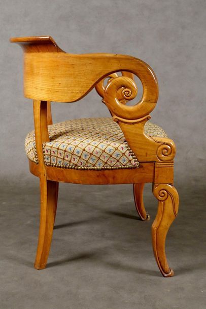 Fauteuil de Bureau.
Dossier incurvé et terminé...