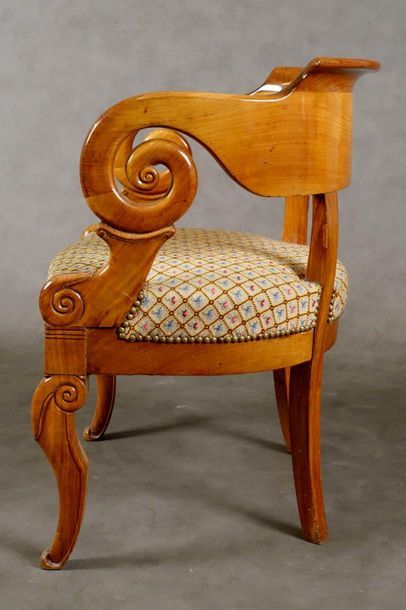 Fauteuil de Bureau.
Dossier incurvé et terminé...