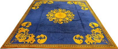 Grand Tapis-Savonnerie Espagnol.
Central...