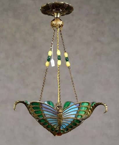 D’époque Art Nouveau.
Suspension in the form...