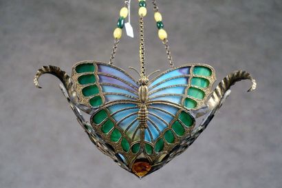 D’époque Art Nouveau.
Suspension in the form...