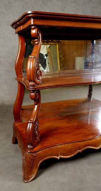 Paire de Consoles.
Triple shelf with mirror...