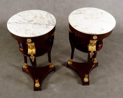 Paire de Sellettes.
Circular white marble...