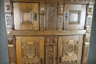 Double-Corps Renaissance.
Moulded cornice....