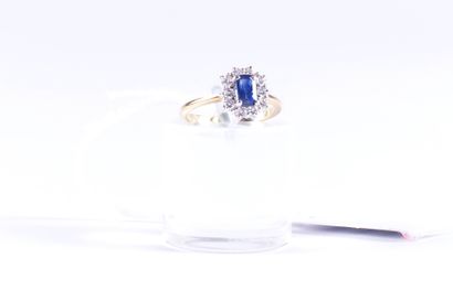 Bague de Dame.
Sertie d’un saphir taille...