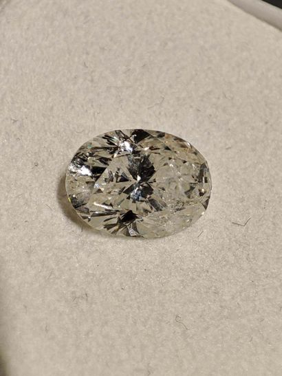 Diamant.
Taille ovale (env. 2 carats 05)...