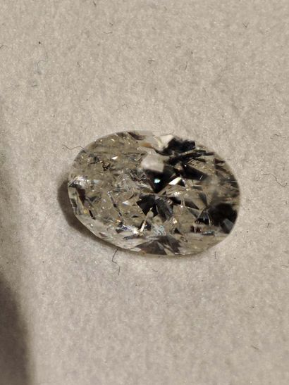 Diamant.
Taille ovale (env. 2 carats 05)...