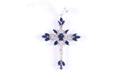 Pendentif Croix.
Serti de saphirs de Thaïlande...