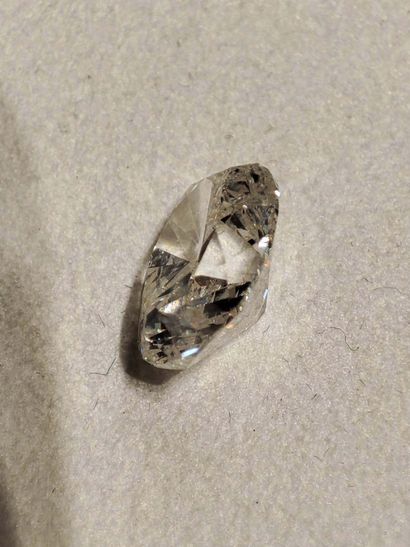 Diamant.
Taille ovale (env. 2 carats 05)...
