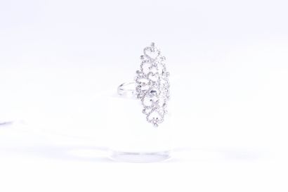 Bague de Dame.
Sertie de cent vingt brillants...