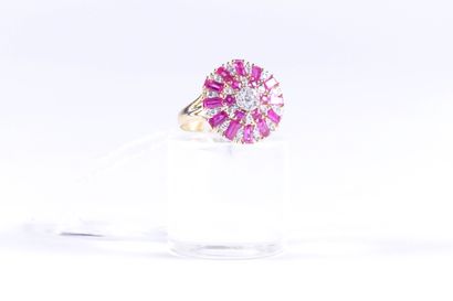 Bague de Dame.
Sertie de trente diamants...