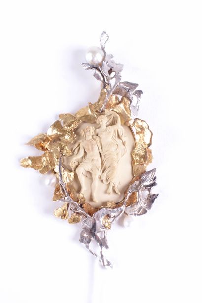 Pendentif Jacques Michel.
Serti de deux petites...