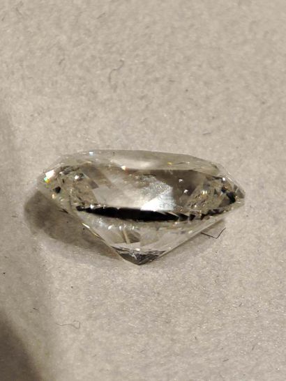 Diamant.
Taille ovale (env. 2 carats 05)...