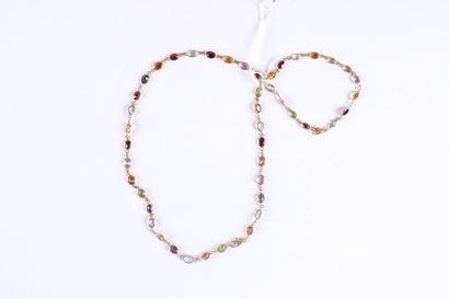 Demi-Parure.
Bracelet et collier sertis de...