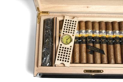 Humidor cohiba majestuosos 1966 – 50 aniversario – foto 2 – kavel bij Galerie Moderne, Elsene (Brussel)