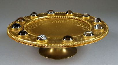 Tazza
Aile bordée de deux cordés et ornée...