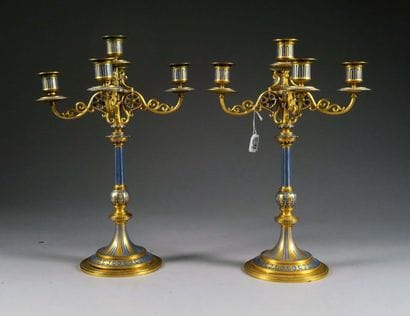 Paire de Flambeaux néoclassiques.
A quatre...