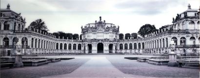 ANONYME
Monument. Photo sur plexiglas
HAUT....