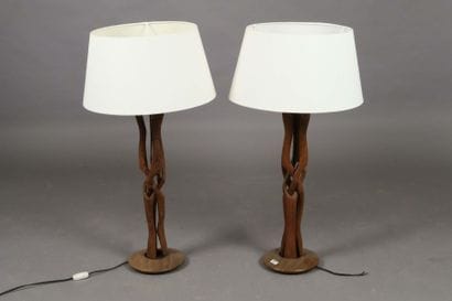 Paire de Lampes.
A trois montants enlacés....