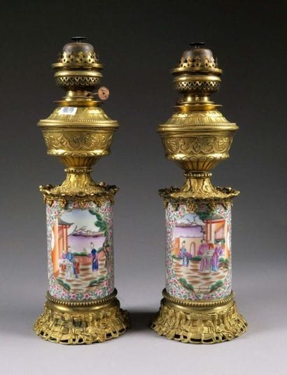 Paire de Lampes à pétrole.
Porcelaine de...