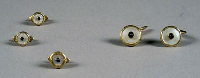 Deux Boutons de Manchettes et trois Boutons...