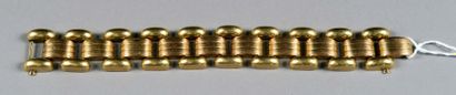Bracelet
Gros maillons goupillés. Or deux...