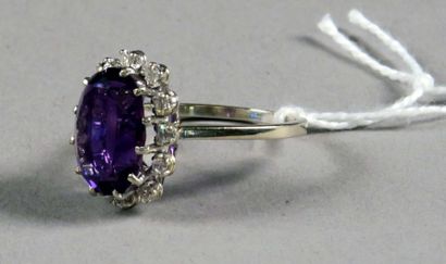 Bague de Dame.
Sertie d'une améthyste, taille...
