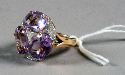 Bague de Dame contemporaine.
Sertie de trois...