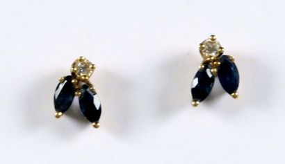 Paire de Boucles d'Oreilles.
Serties de quatre...