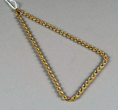 Collier creux torsadé.
Or jaune 18 carats.
Poids:...