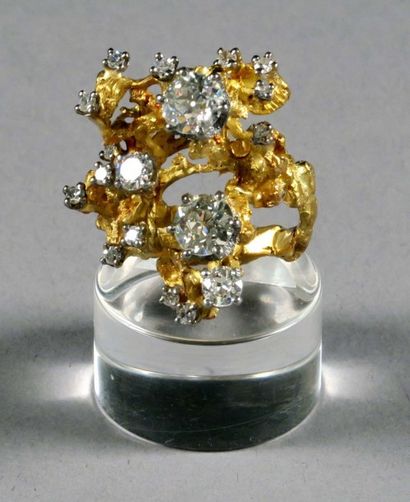 Bague de Dame.
Structure ajourée et aérienne,...