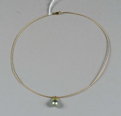 Pendentif.
Serti d'une perle de Tahiti. Avec...