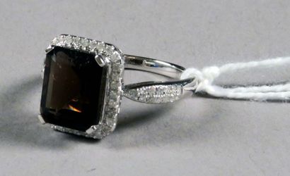 Bague de Dame.
Sertie d'un quartz fumé taille...