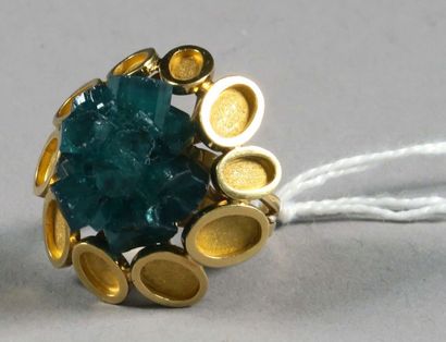 Bague de Dame.
Sertie d'une importante géode...