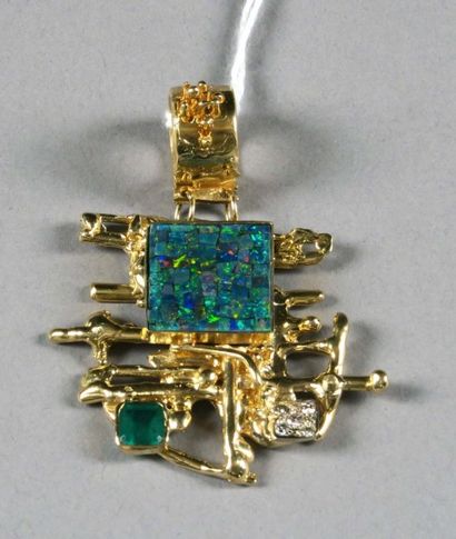 Valkies
Important pendentif contemporain...