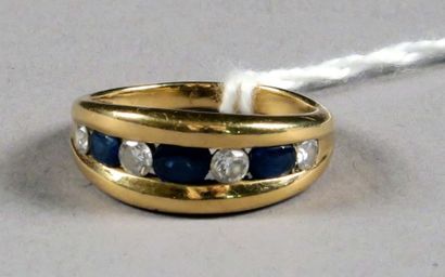 Bague de Dame.
Sertie de trois saphirs taille...